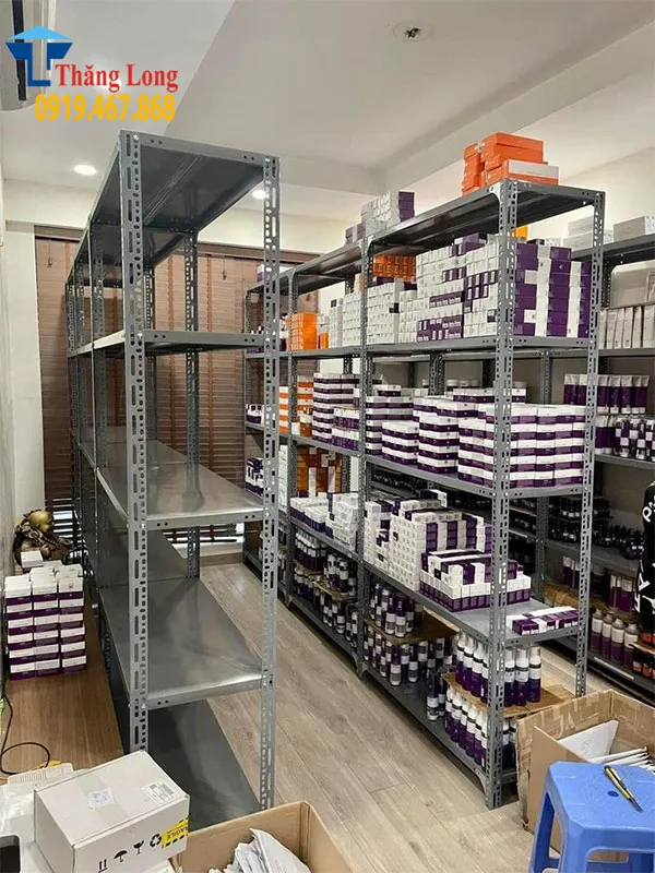 Kệ sắt V lỗ ứng dụng trong ngành y tế và hiệu thuốc