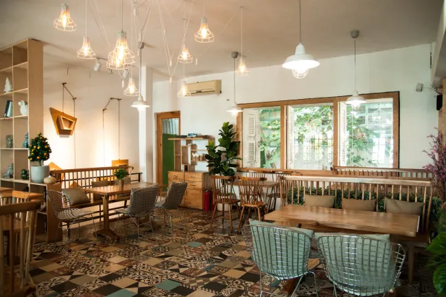 Không gian cổ điển, ấm cúng tại Oromia Coffee Nam Kỳ Khởi Nghĩa