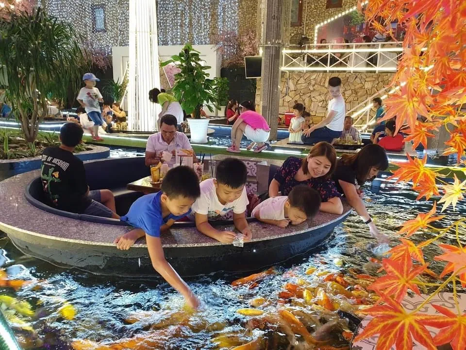 Không gian Koi Skylight Coffee gần gũi thiên nhiên