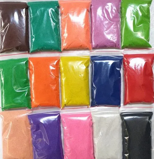 Các loại cát màu và sỏi nhỏ dùng để trang trí bề mặt Terrarium