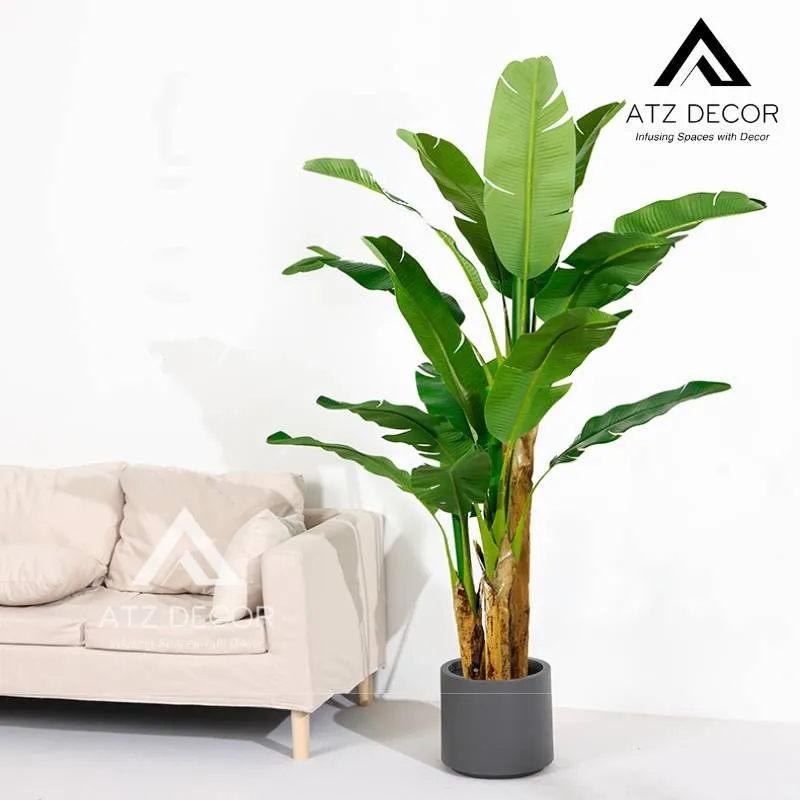 Cây chuối quê giả trang trí trong phòng khách tạo điểm nhấn xanh