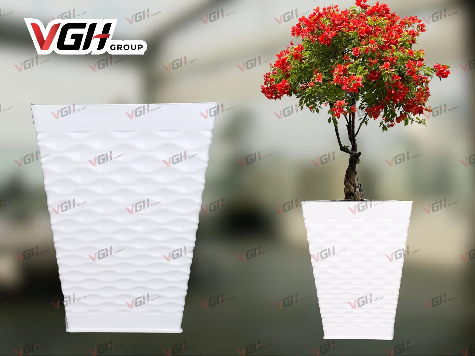 Mẫu chậu nhựa hình vuông dáng cao, họa tiết mắt lưới được ứng dụng rộng rãi