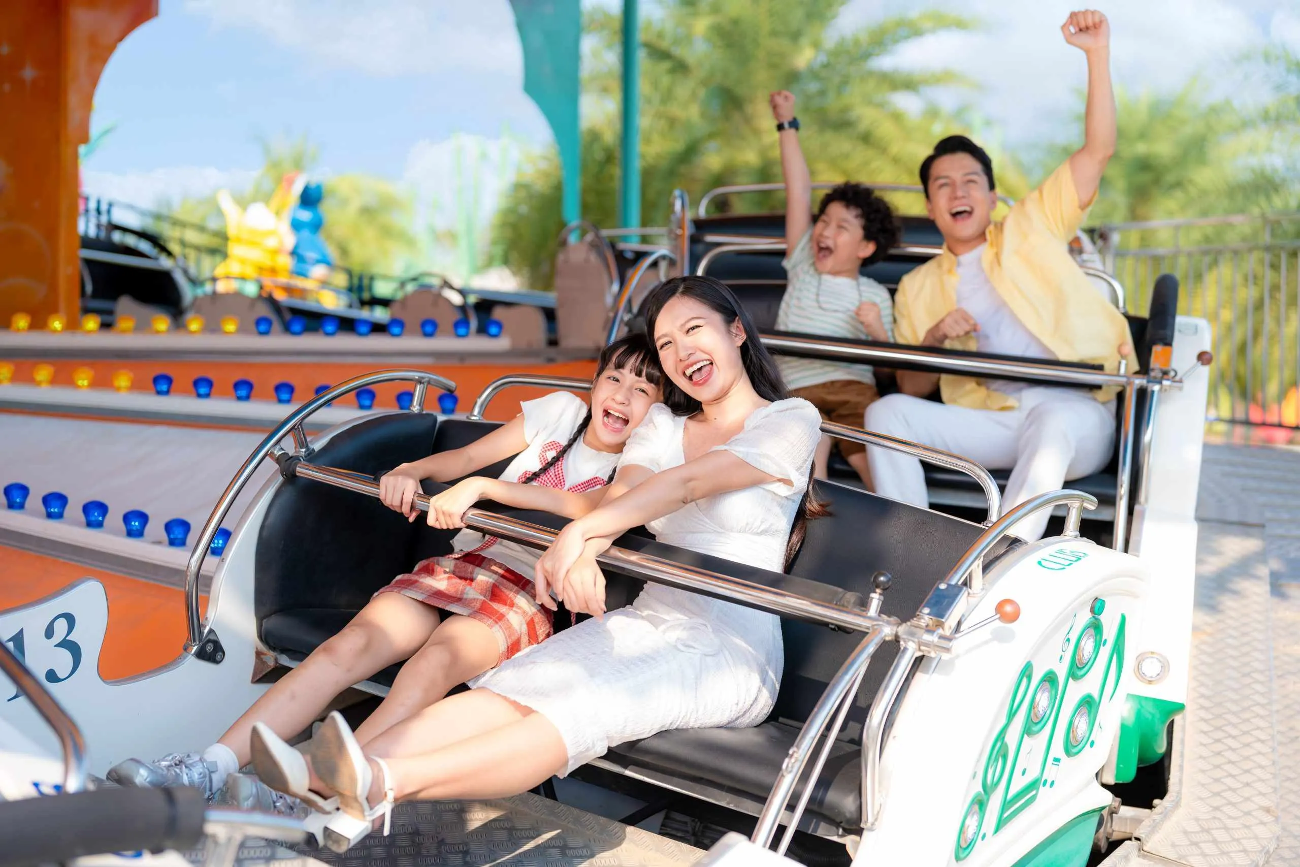 Chuyến vui chơi của cả gia đình ở công viên Grand Park