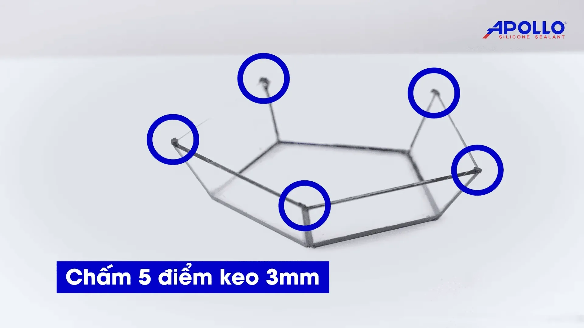 Chấm các điểm keo lên vị trí tiếp xúc giúp tăng hiệu quả gắn kết của keo silicon