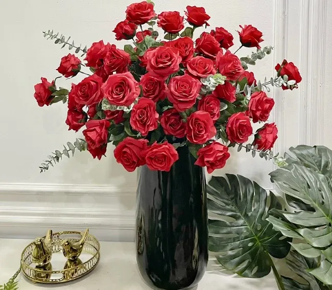 Hoa hồng đỏ chưng Tết