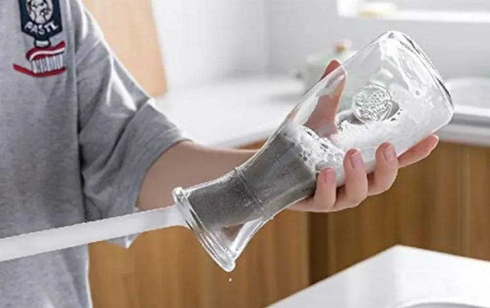 Rá»­a sáº¡ch bÃ¬nh trÆ°á»›c khi cáº¯m hoa