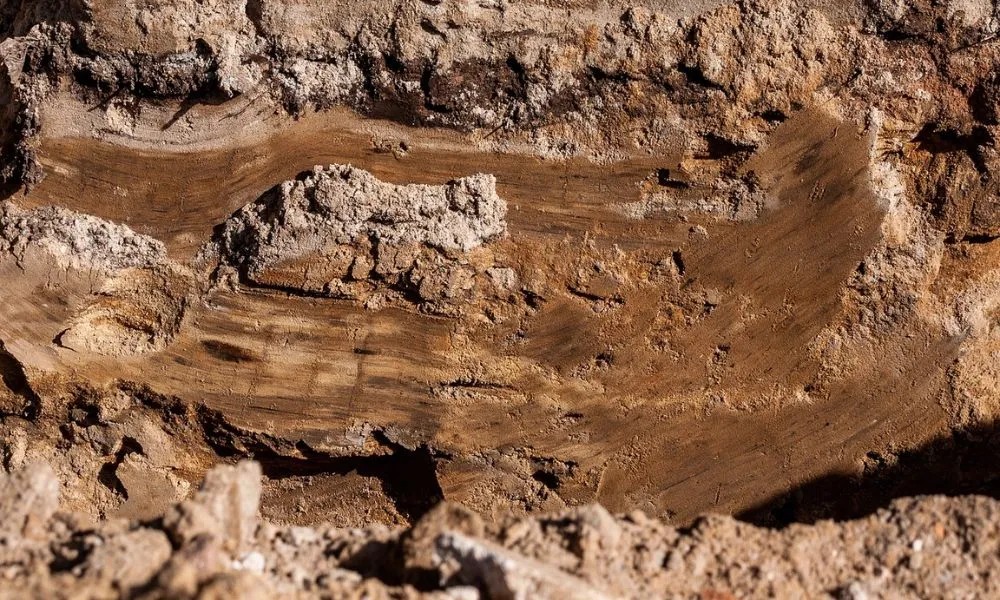 Đất sét là loại đất có tính chất dẻo và dính khi ướt