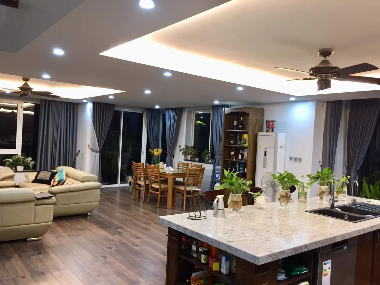 Mẹ đảm khéo tay “hóa biến” ban công thành vườn hoa giấy tuyệt đẹp ở Hà Nội - 11