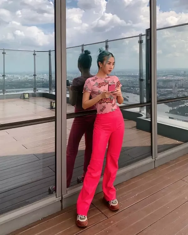 Quỳnh Anh Shyn biến tấu tóc mái râu rồng với tóc búi củ tỏi