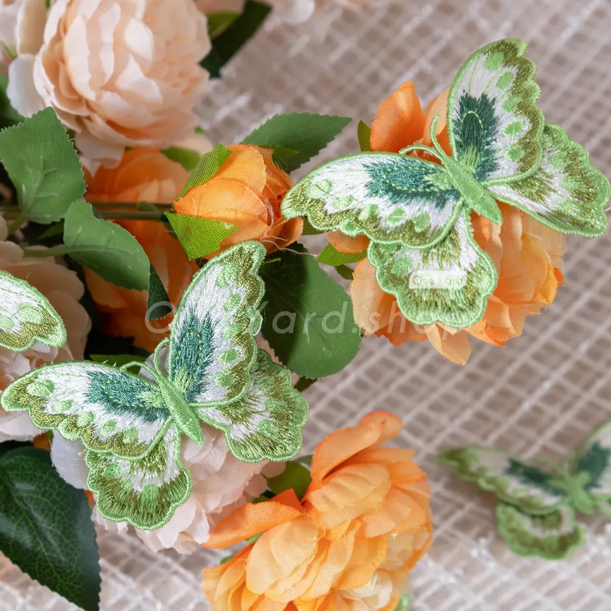 Bướm thêu xanh hai tông màu